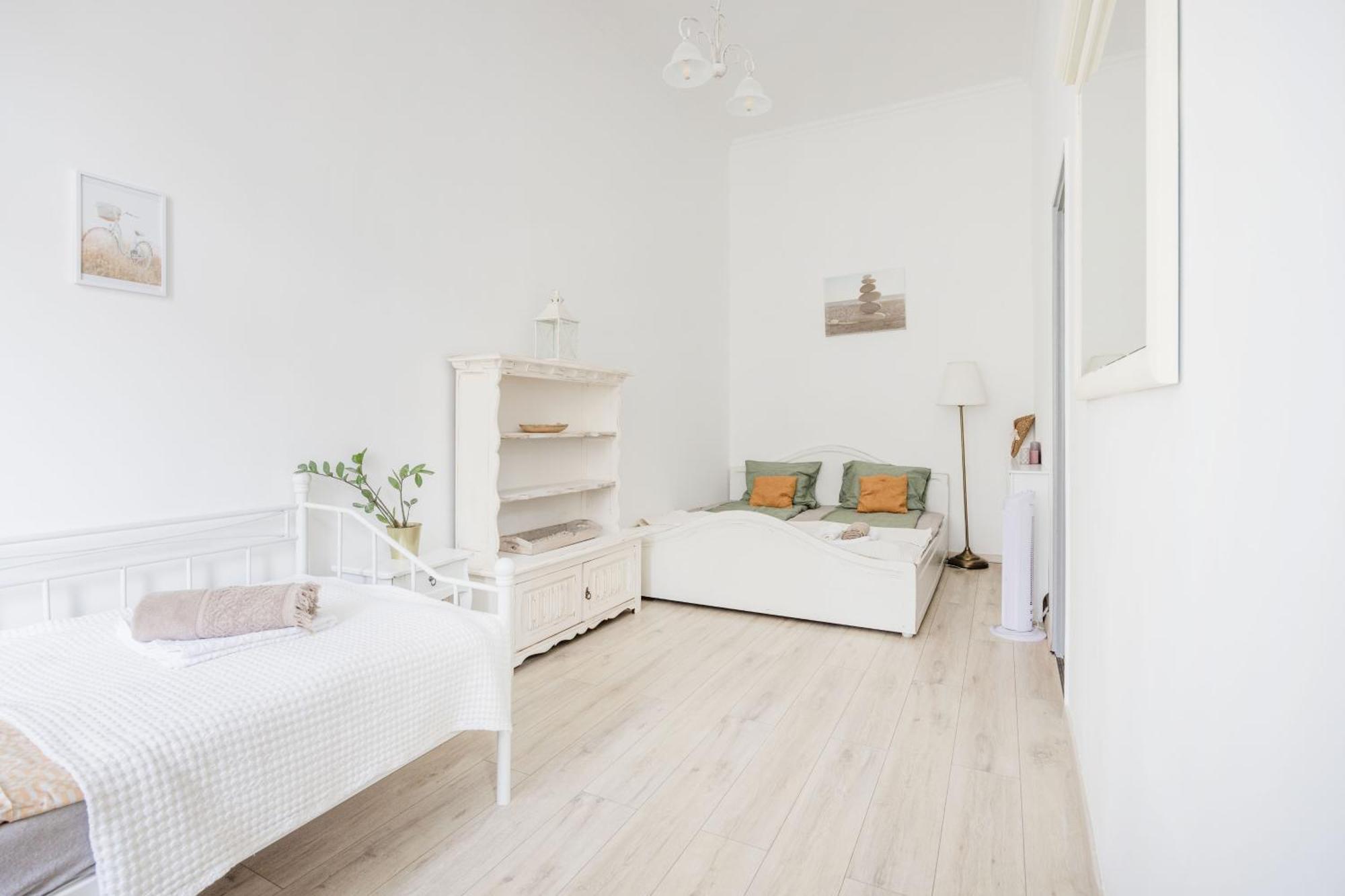 Апартаменты A Touch Of Provence And Pastels In The Centre Будапешт Экстерьер фото