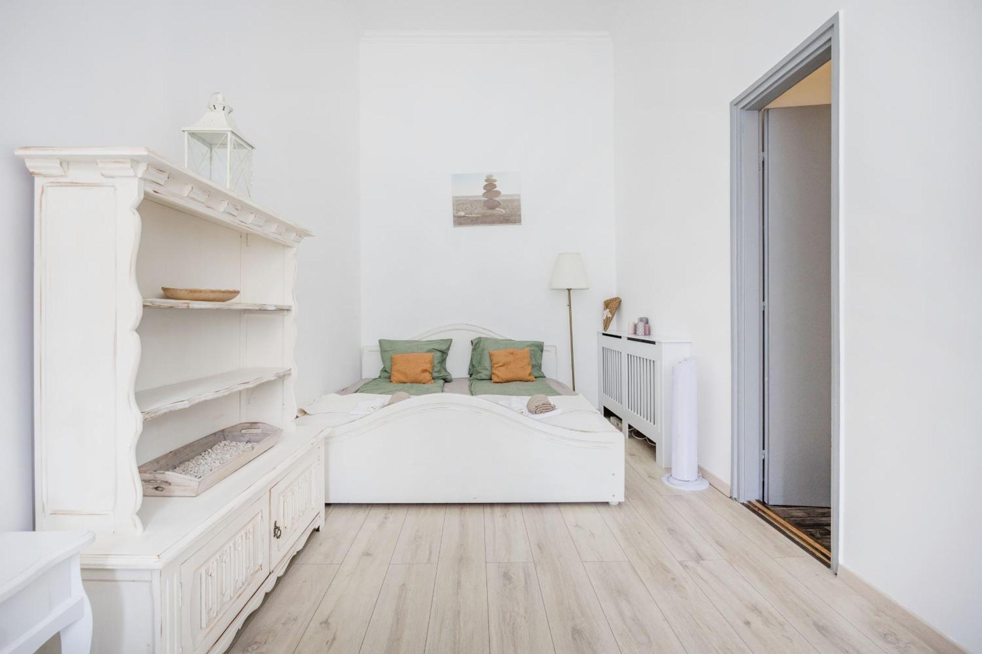 Апартаменты A Touch Of Provence And Pastels In The Centre Будапешт Экстерьер фото